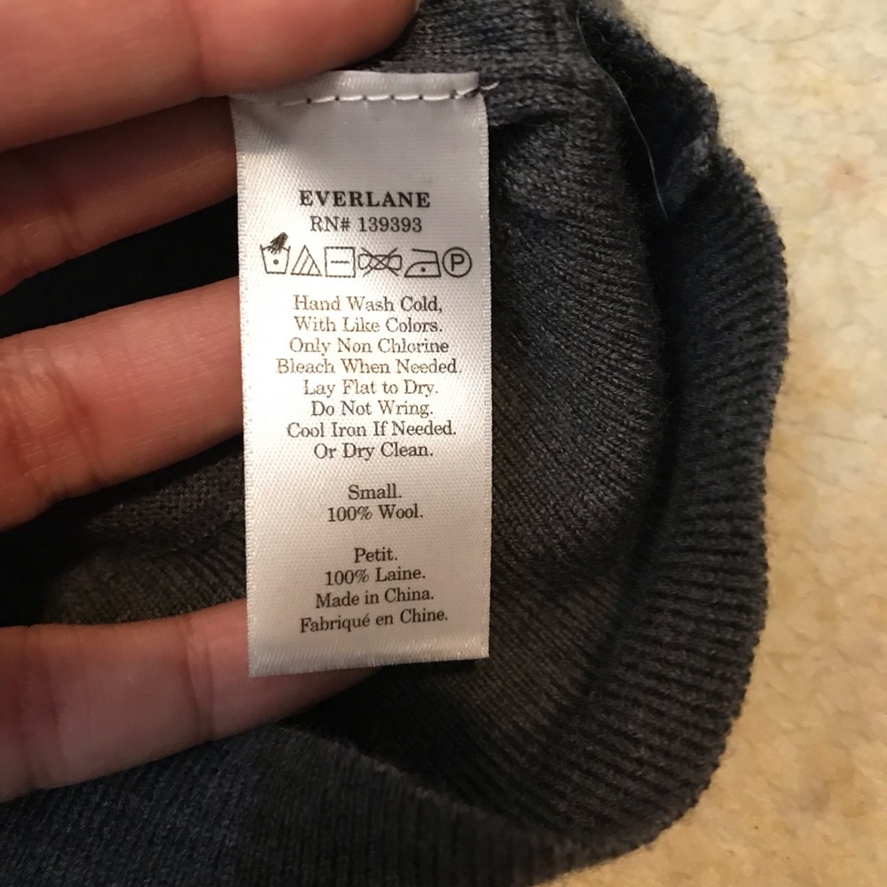 Everlane Wool Grey V Neck Pullover Sweater Small - Picture 5 of 8